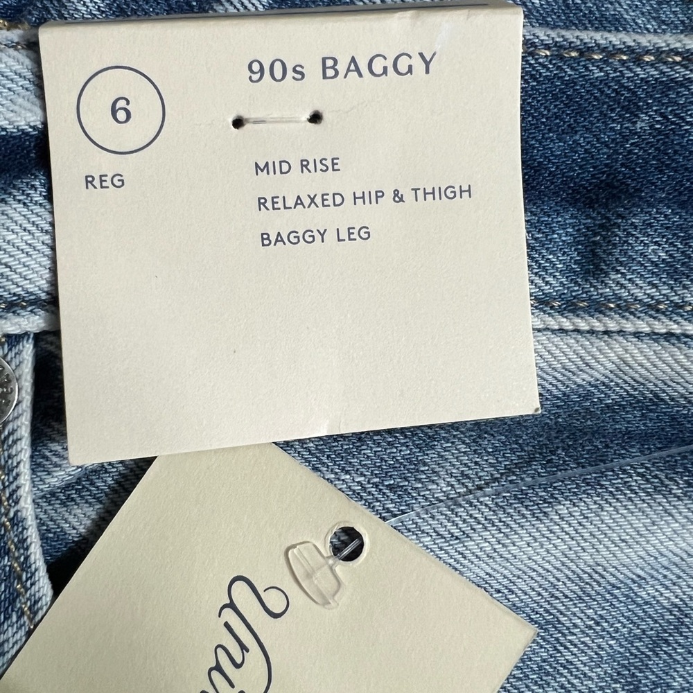 Universal Threads Classic Blue Women's Jeans - Picture 12 of 13